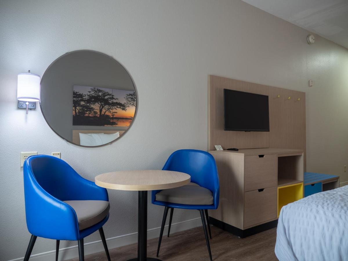 Days Inn & Suites By Wyndham Savannah North I-95 Port Wentworth Exteriör bild