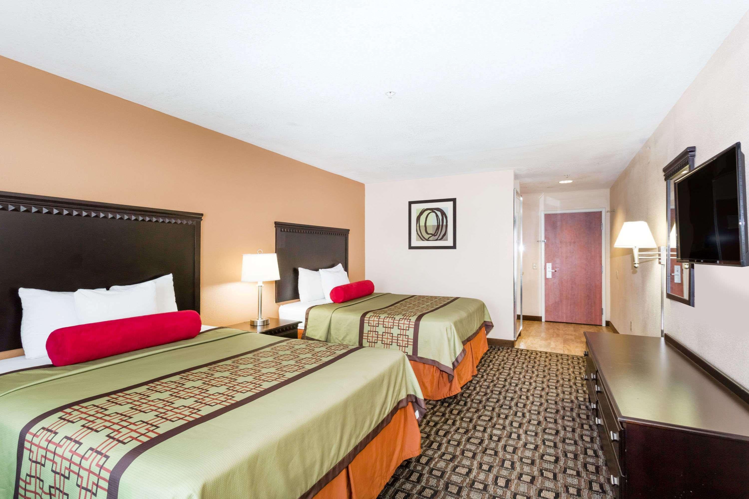 Days Inn & Suites By Wyndham Savannah North I-95 Port Wentworth Exteriör bild