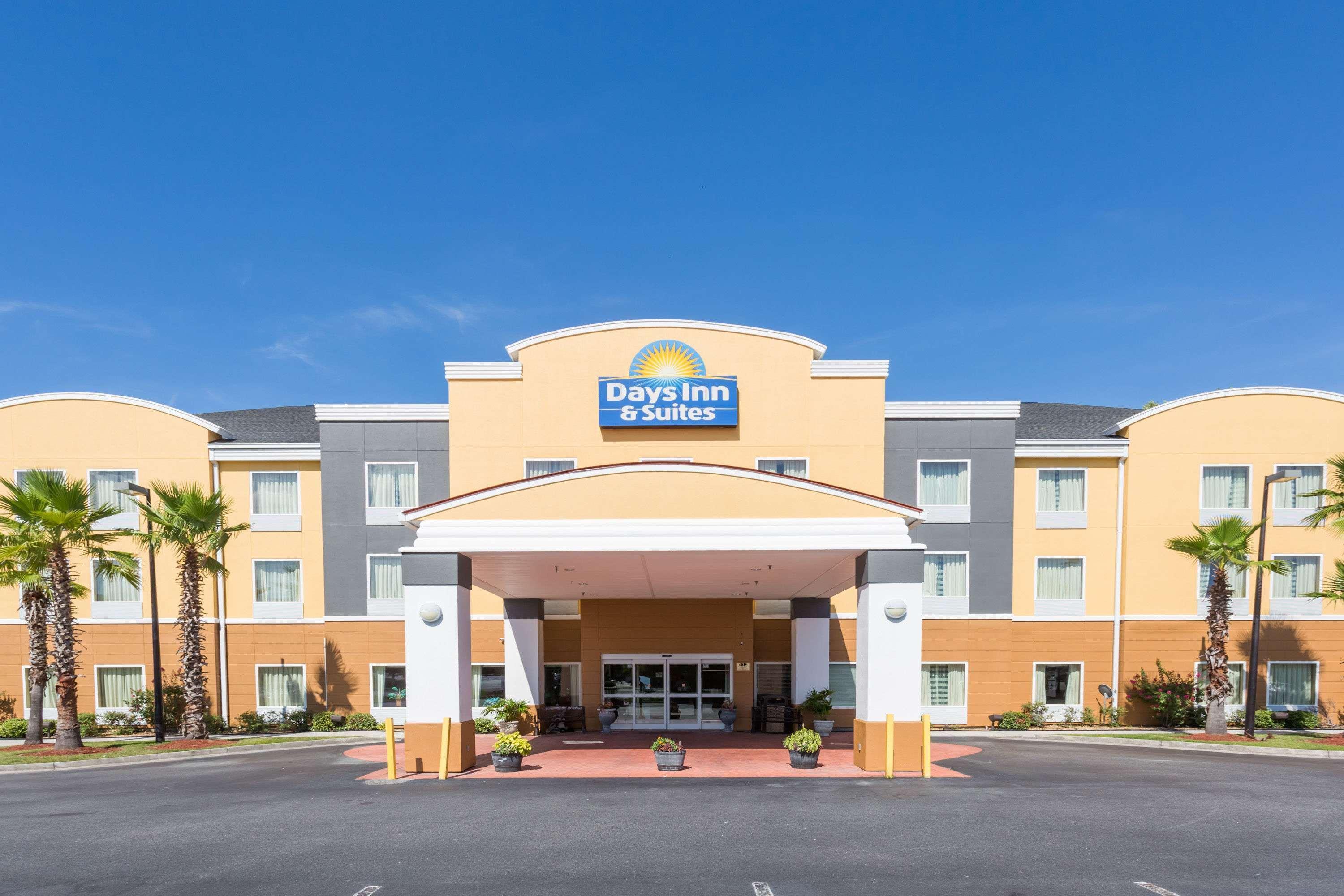 Days Inn & Suites By Wyndham Savannah North I-95 Port Wentworth Exteriör bild
