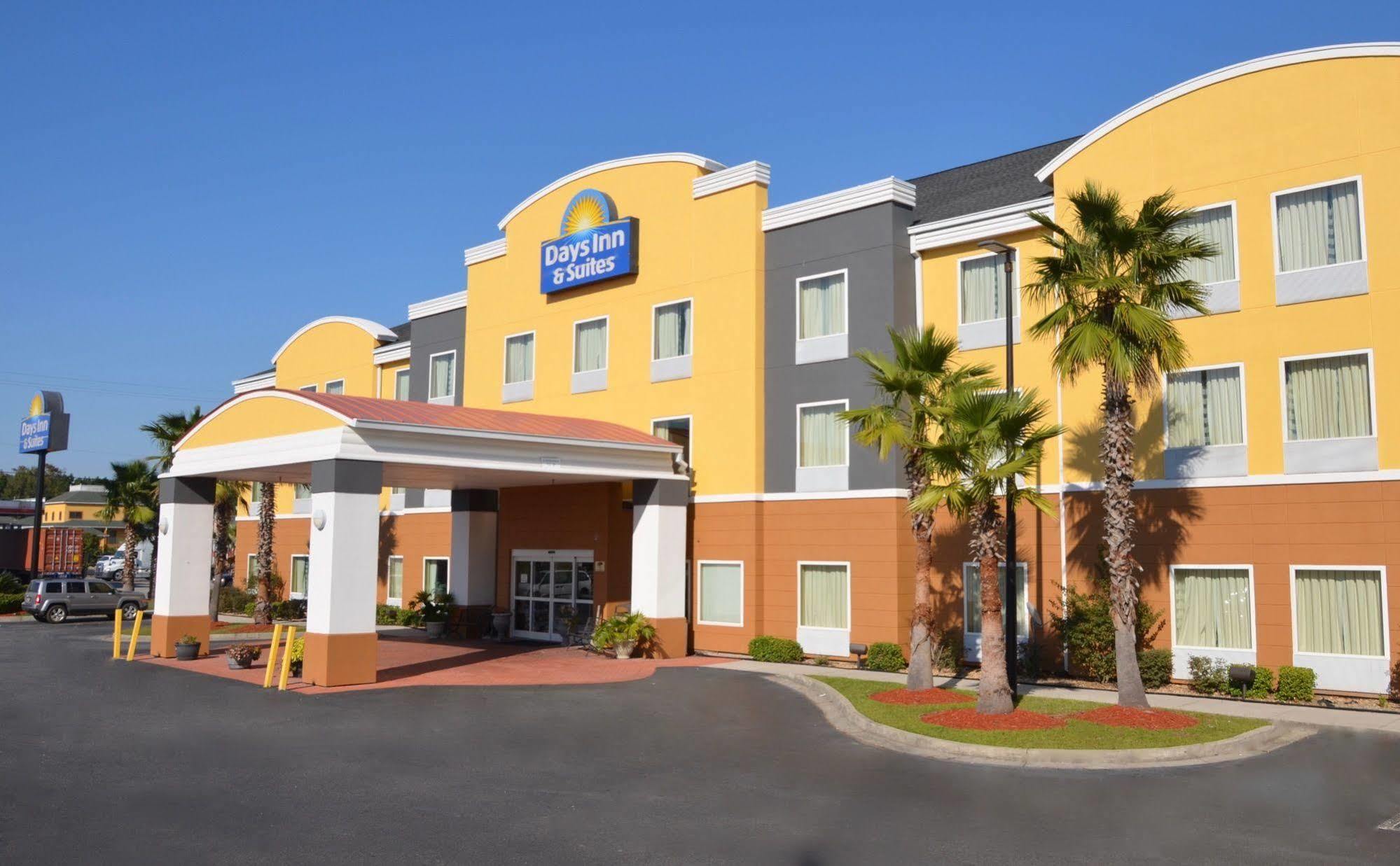 Days Inn & Suites By Wyndham Savannah North I-95 Port Wentworth Exteriör bild